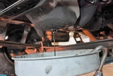Как правильно слить масло с двигателя?