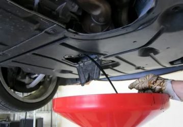 Как правильно слить масло с двигателя?