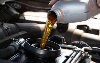 Как правильно заменить масло в двигателе автомобиля?
