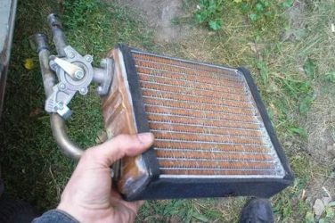 Как промыть радиатор отопителя автомобиля?