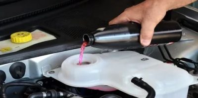Как проверить охлаждающую жидкость в машине?