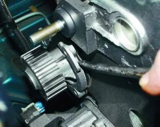 Как проверить работу помпы на автомобиле?