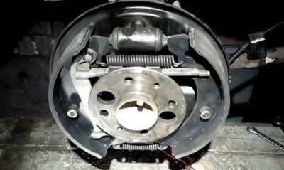 Как работает ручник на барабанных тормозах?