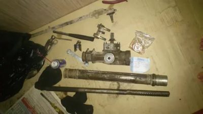 Как разобрать рулевую рейку на калине?