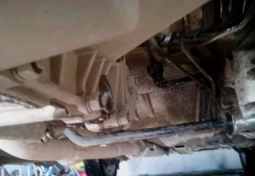 Как слить масло с коробки приора?