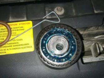 Как смазать натяжной ролик ГРМ на гранте?