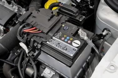 Как снять АКБ с поло седан?