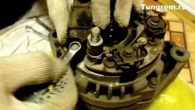 Как снять крышку генератора на калине?