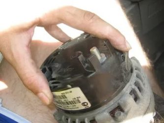 Как снять крышку генератора на калине?