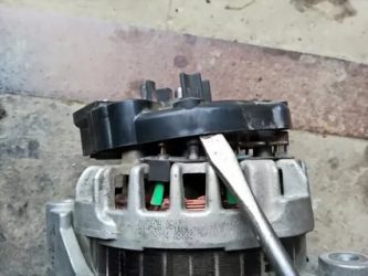 Как снять крышку генератора на калине?