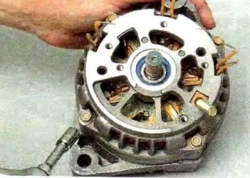 Как снять крышку генератора на калине?