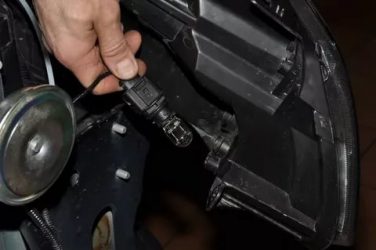 Как снять лампочку ДХО на гранте?