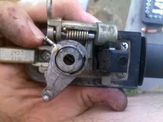 Как снять личинку замка двери калина?