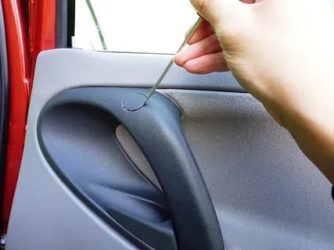 Как снять обшивку передней двери на калине?