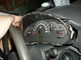 Как снять приборную панель на приоре?