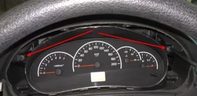 Как снять приборную панель на приоре?