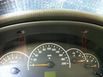 Как снять приборную панель на приоре?
