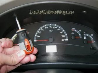 Как снять щиток приборов на калине?
