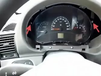 Как снять щиток приборов на калине?