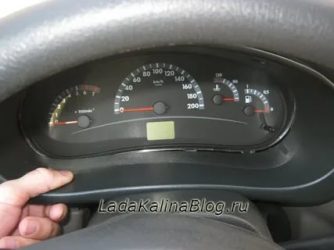 Как снять щиток приборов на калине?