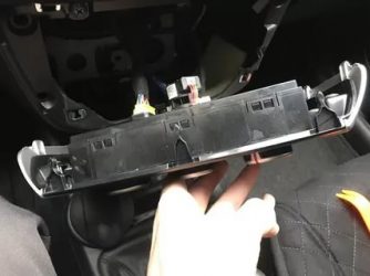 Как снять штатную магнитолу Лада гранта?