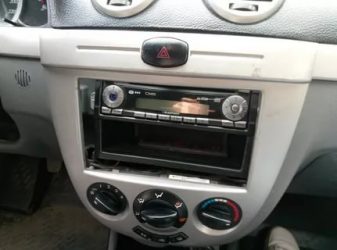 Как снять штатную магнитолу на шевроле лачетти?