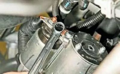 Как снять стартер на шевроле ланос?