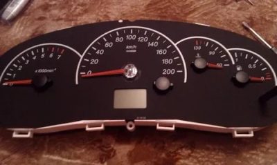 Как снять стрелки с панели приборов приора?