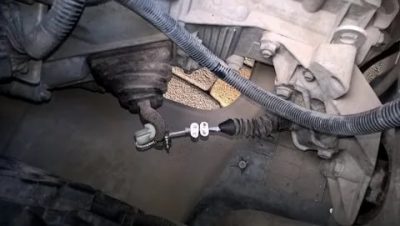 Как снять тросик сцепления на гранте?