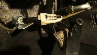 Как снять тросик сцепления на гранте?