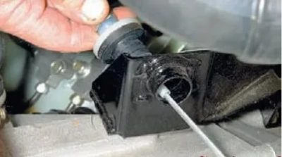 Как снять тросик сцепления на гранте?