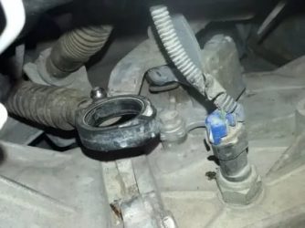 Как снять тросики переключения передач на гранте?