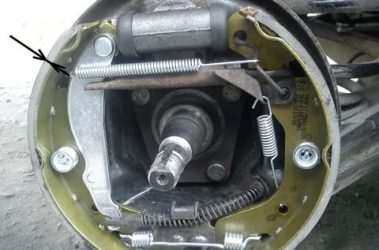 Как собрать задние тормозные колодки дэу нексия?