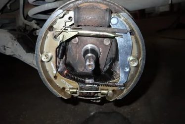 Как собрать задние тормозные колодки дэу нексия?