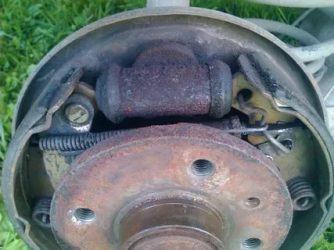 Как собрать задние тормозные колодки дэу нексия?