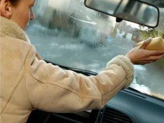 Как убрать запотевание стекол в автомобиле?