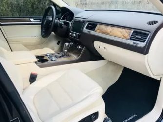 Как ухаживать за светлым салоном автомобиля?