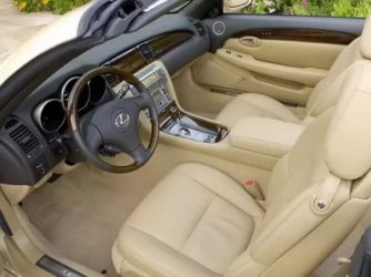 Как ухаживать за светлым салоном автомобиля?