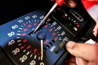 Как узнать скручивали ли пробег у машины?