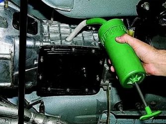 Как залить масло в коробку нива шевроле?