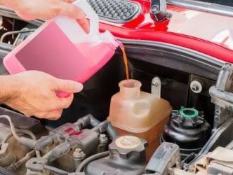 Нужно ли менять охлаждающую жидкость в автомобиле?