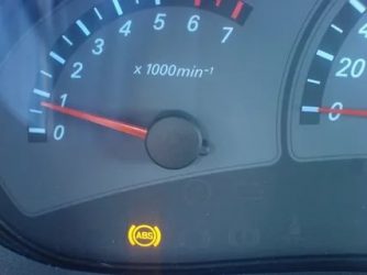 Почему горит абс на панели приборов приора?