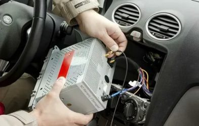 Почему перестало работать радио в машине?