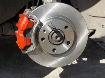 Почему свистят тормоза на машине?