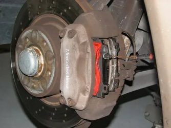 Почему свистят тормоза на машине?