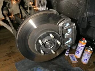 Почему свистят тормоза на машине?