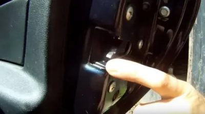 Регулировка передних дверей Лада гранта