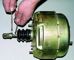 Регулировка штока вакуумного усилителя тормозов газель