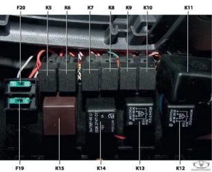 Реле ближнего света дэу нексия где находится?