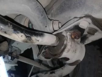 Сколько втулок переднего стабилизатора в машине?